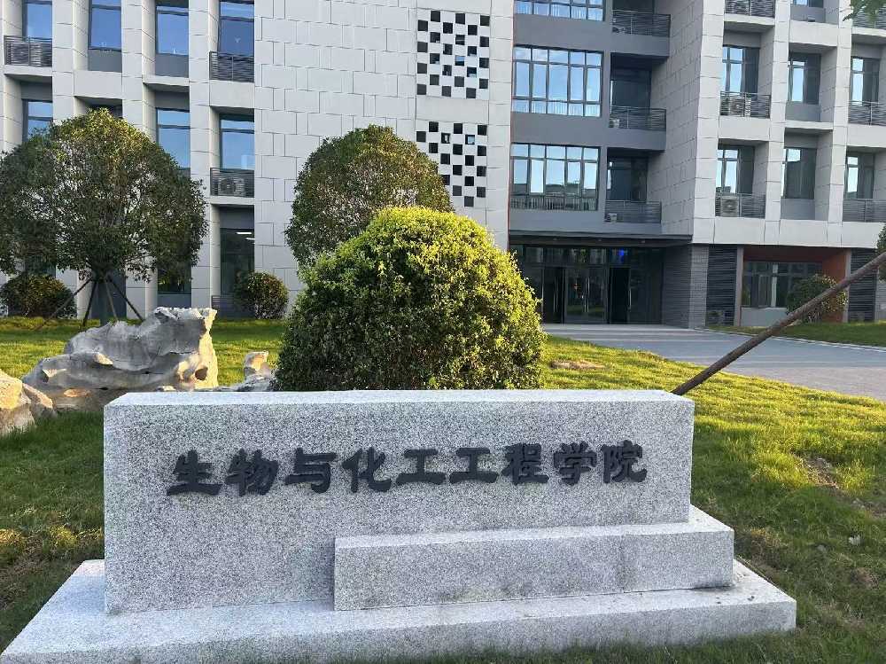 琼结县扬州职业大学体育场高杆灯项目